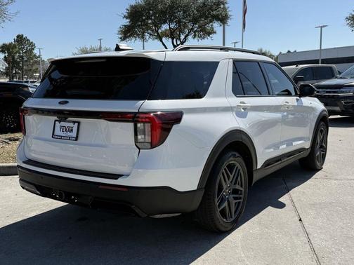 White Metallic 2025 Ford Explorer ST-Line