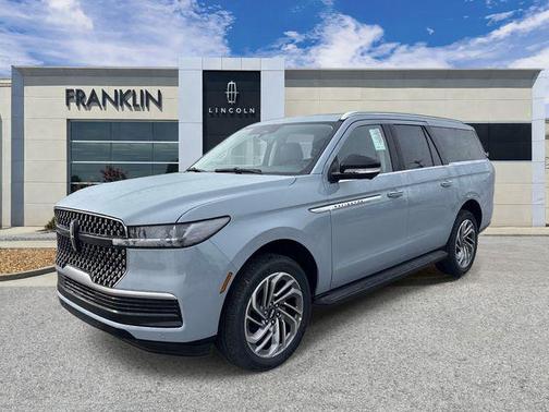 Gray Mist Metallic Tri-Coat 2026 Lincoln Navigator Premiere