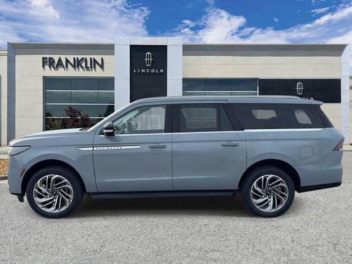Gray Mist Metallic Tri-Coat 2026 Lincoln Navigator Premiere