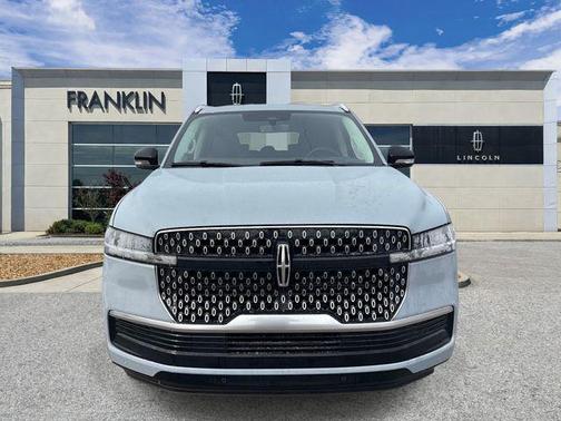 Gray Mist Metallic Tri-Coat 2026 Lincoln Navigator Premiere