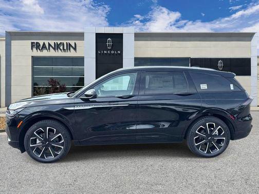 Infinite Black Metallic Clearcoat 2026 Lincoln Nautilus Reserve