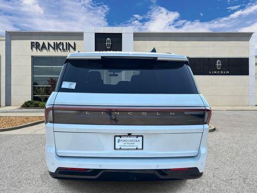 White 2027 Lincoln Navigator Reserve
