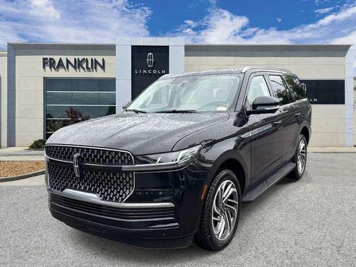 Infinite Black Metallic Clearcoat 2027 Lincoln Navigator Premiere