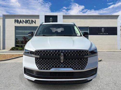Crystal White Metallic Clearcoat 2026 Lincoln Navigator Premiere