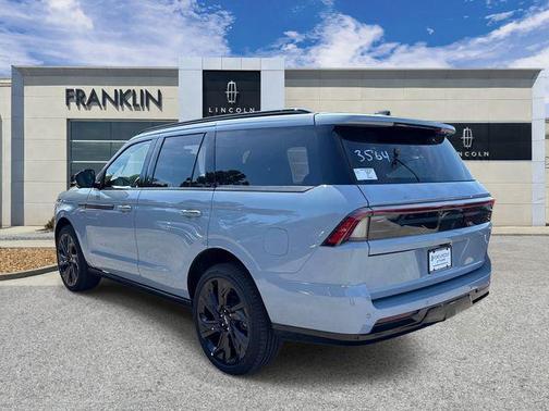 Gray Mist Metallic Tri-Coat 2027 Lincoln Navigator Reserve