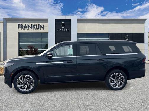 Flight Blue Metallic Clearcoat 2026 Lincoln Navigator Reserve