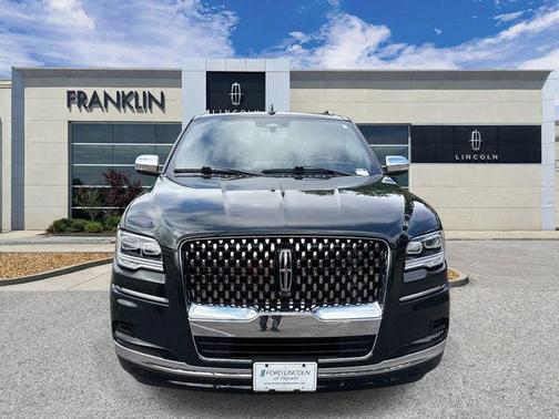 Manhattan Green Metallic Premium Colorant 2024 Lincoln Navigator Black Label