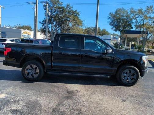 2025 Ford F-150 Lightning LARIAT