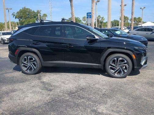 Phantom Black 2025 Hyundai TUCSON Limited