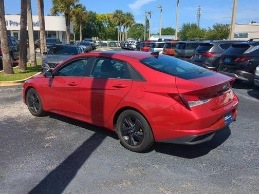 2022 Hyundai ELANTRA SEL