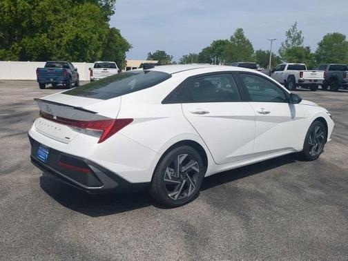 2025 Hyundai ELANTRA HEV SEL Sport
