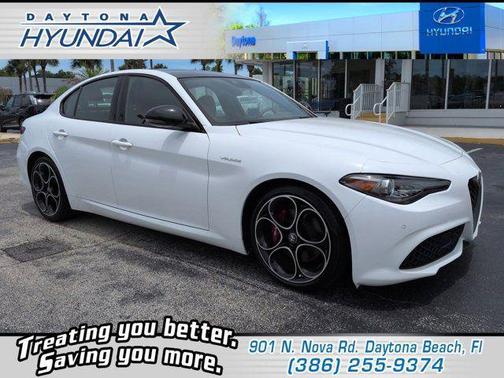 Alfa White 2022 Alfa Romeo Giulia Veloce
