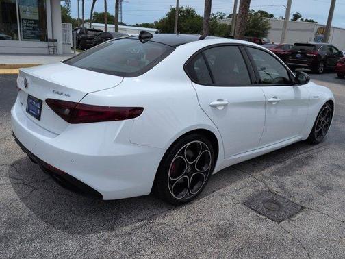 Alfa White 2022 Alfa Romeo Giulia Veloce