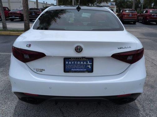 Alfa White 2022 Alfa Romeo Giulia Veloce