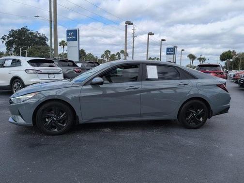 2022 Hyundai ELANTRA SEL