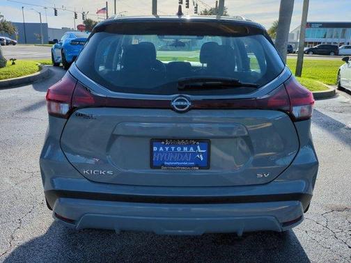 2022 Nissan Kicks SV
