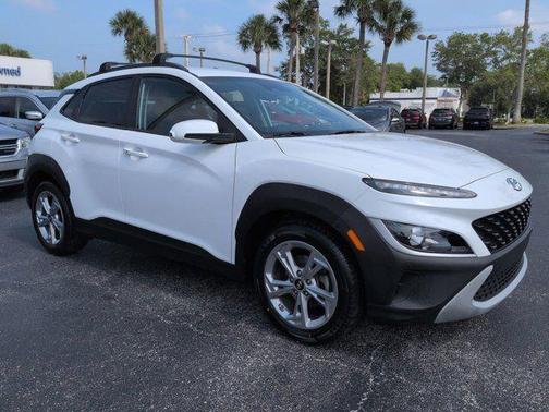Lunar White 2022 Hyundai KONA SEL