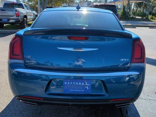 2023 Chrysler 300 Touring L