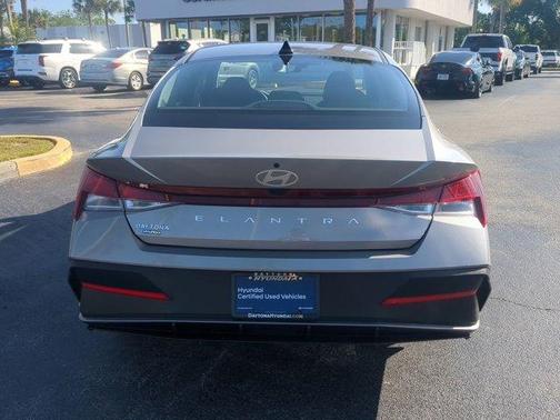 2025 Hyundai ELANTRA SE