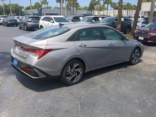 2025 Hyundai ELANTRA Limited