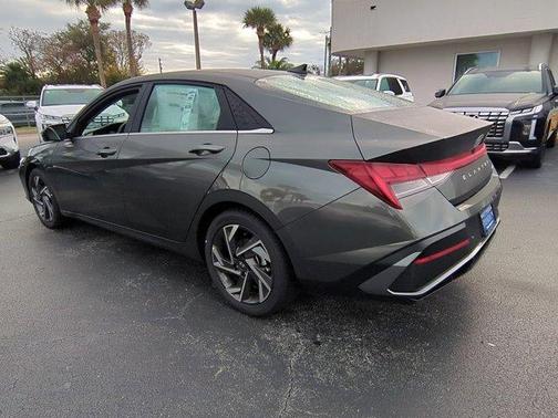 2024 Hyundai ELANTRA Limited