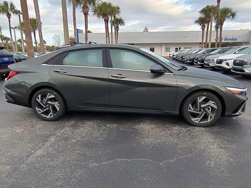 2024 Hyundai ELANTRA Limited