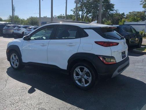 2022 Hyundai KONA SEL