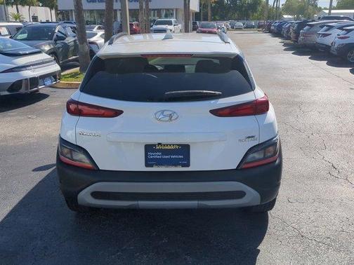 2022 Hyundai KONA SEL