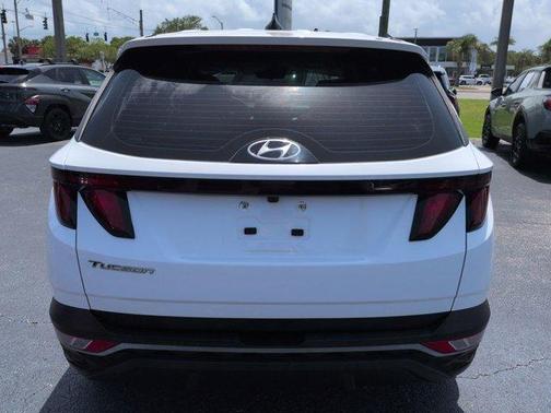 White Pearl 2024 Hyundai TUCSON SE