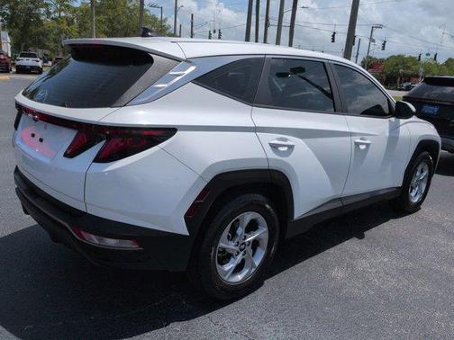 White Pearl 2024 Hyundai TUCSON SE