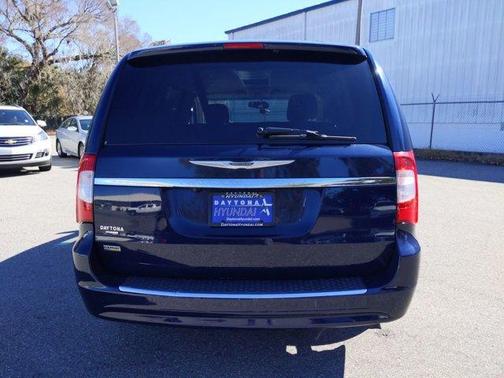 Photo 5 of 24 of 2015 Chrysler Town & Country Touring
