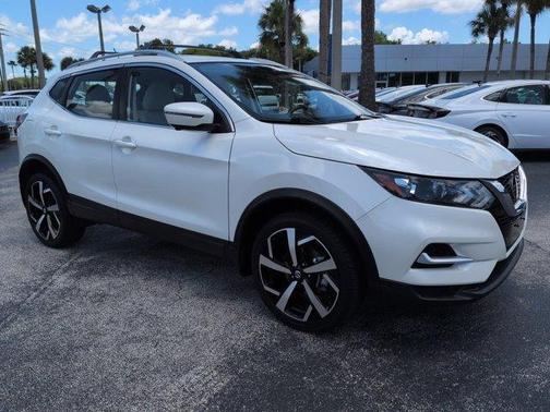 White 2022 Nissan Rogue Sport SL