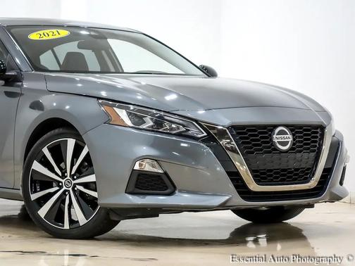 2021 Nissan Altima SR FWD