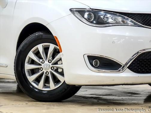 2018 Chrysler Pacifica Touring-L