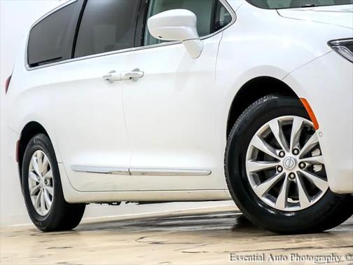 2018 Chrysler Pacifica Touring-L
