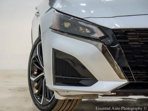Brilliant Silver Metallic 2024 Nissan Altima SR FWD