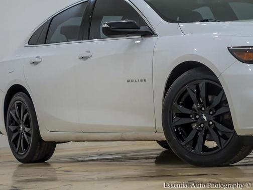 White 2018 Chevrolet Malibu LT