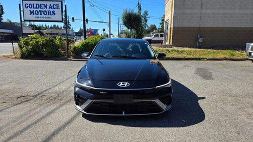 2024 Hyundai ELANTRA SE