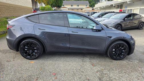 2022 Tesla Model Y Long Range Dual Motor All-Wheel Drive