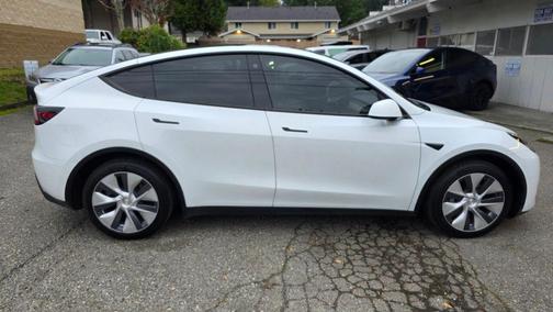 2022 Tesla Model Y Long Range Dual Motor All-Wheel Drive