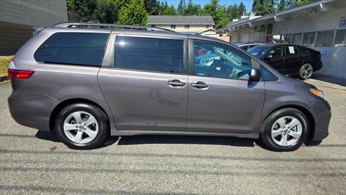 2020 Toyota Sienna LE