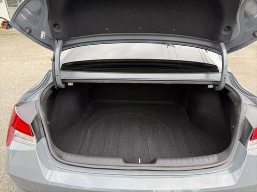 2022 Hyundai ELANTRA SE