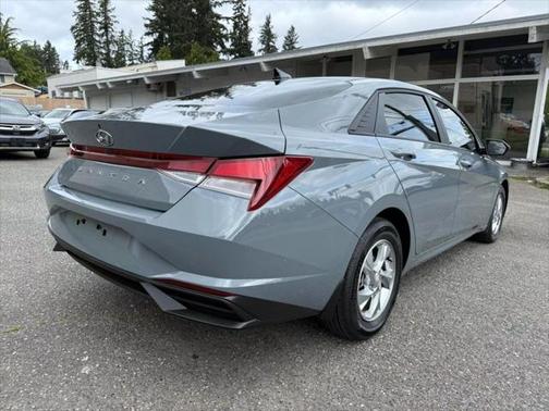2022 Hyundai ELANTRA SE