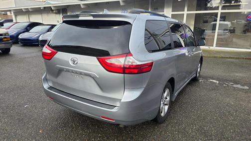 2018 Toyota Sienna LE