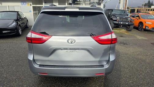 2018 Toyota Sienna LE