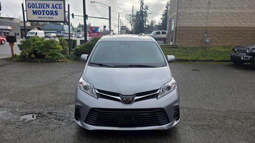 2018 Toyota Sienna LE
