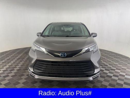 2023 Toyota Sienna XLE 8 Passenger