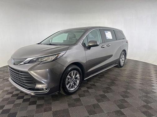 2023 Toyota Sienna XLE 8 Passenger