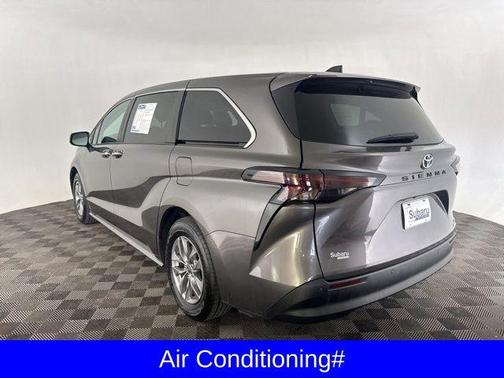 2023 Toyota Sienna XLE 8 Passenger