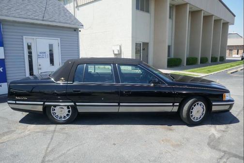 Sable Black 1999 Cadillac DeVille Base
